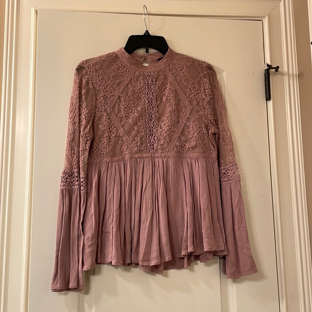 American Eagle lace top